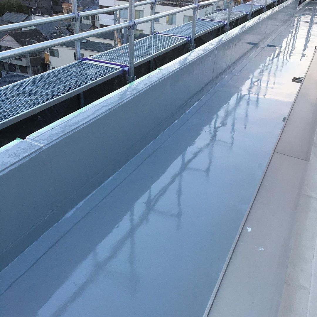 屋上大庇のウレタン塗膜防水x-2工法